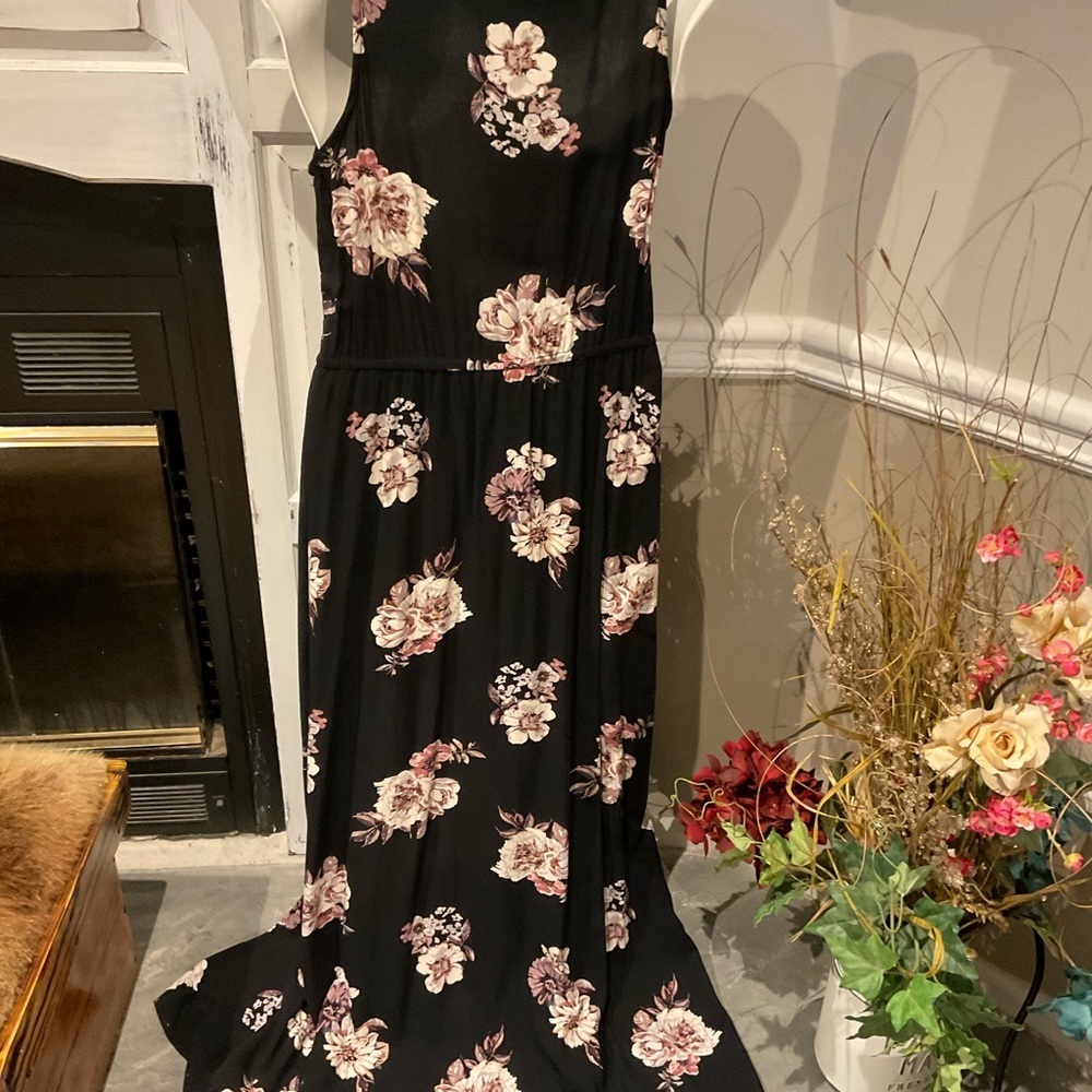 C Black Floral Shorts Romper with Train Size Small - Picture 8 of 10